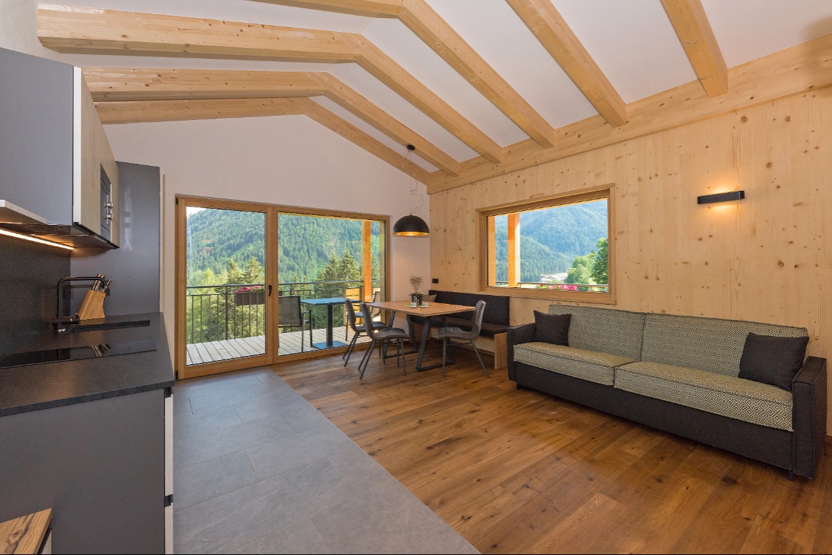 Große Wohnküche mit Schlafcouch