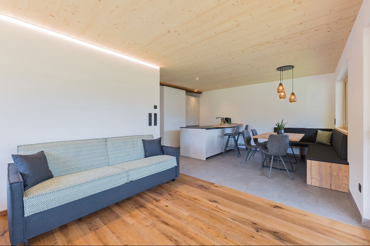 Wohnküche mit Schlafcouch